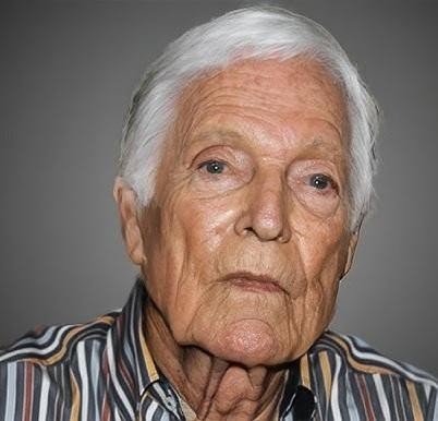 Richard Chamberlain w kostiumie z jednego z jego znanych miniseriali, uosabiający charyzmę i ducha przygody.