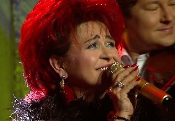 Bernadeta Kowalska podczas występu na żywo