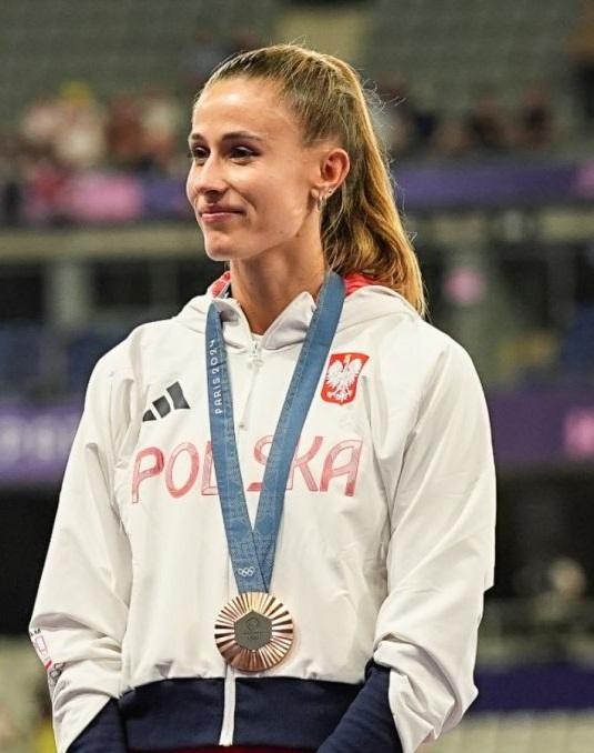 Natalia Bukowiecka w trakcie biegu na 400 metrów.