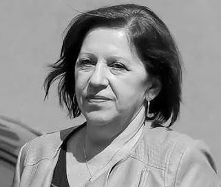 Biurko z fotografią Barbary Skrzypek.