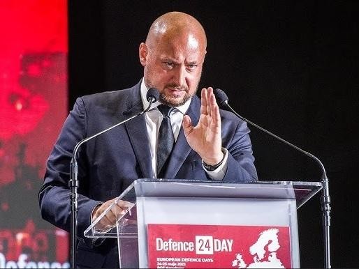 Jacek Siewiera podczas wykonywania obowiązków służbowych jako Szef Biura Bezpieczeństwa Narodowego.